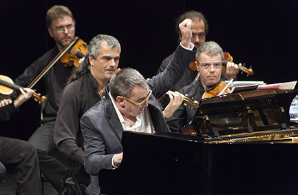 Concert Carles Cases diu Llach. UVic-UCC